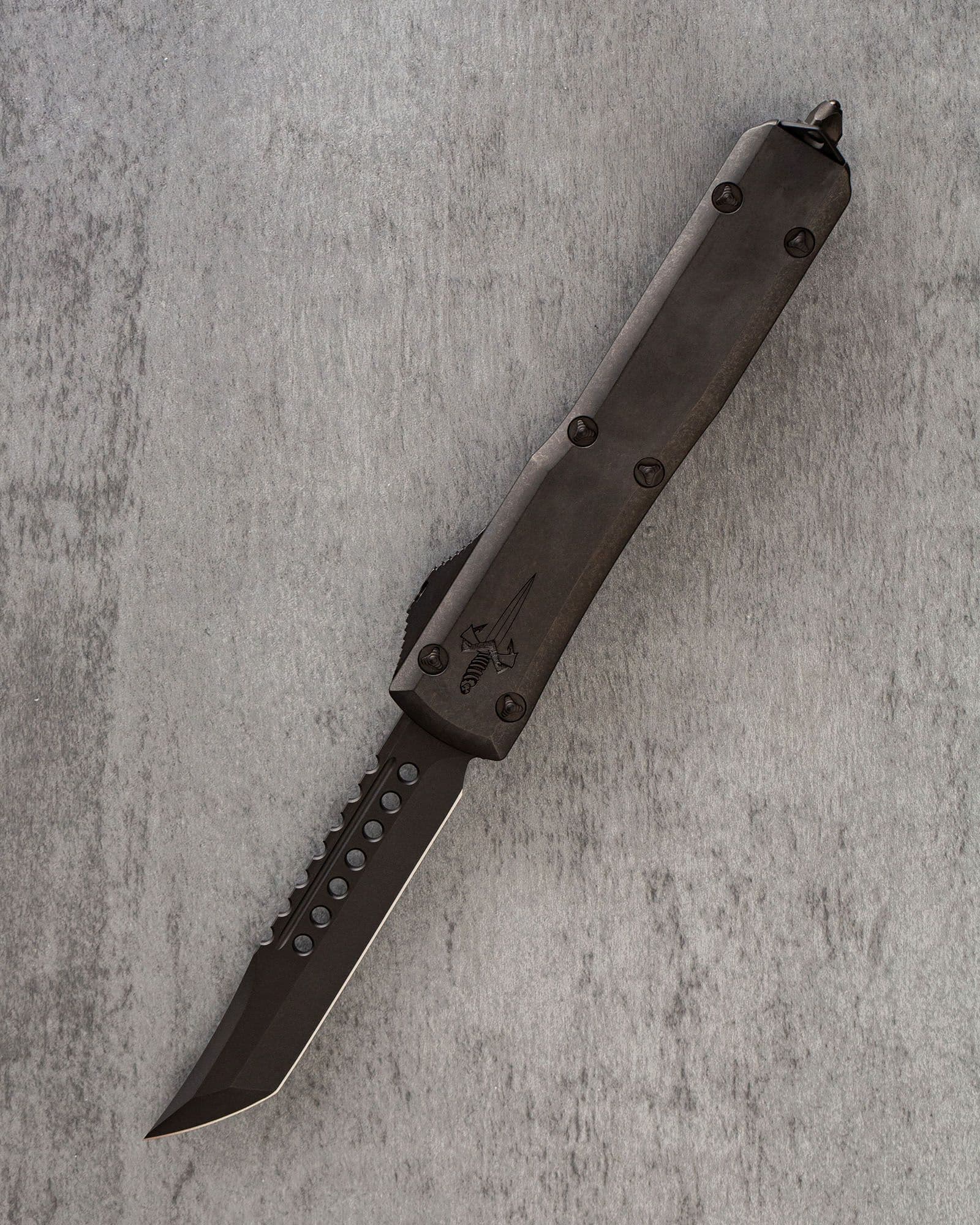 Автоматический складной нож Vespa Marfione Custom Knives Ultratech Hellhound Blackwash M390 119-1DLCBKS (черный-черный)