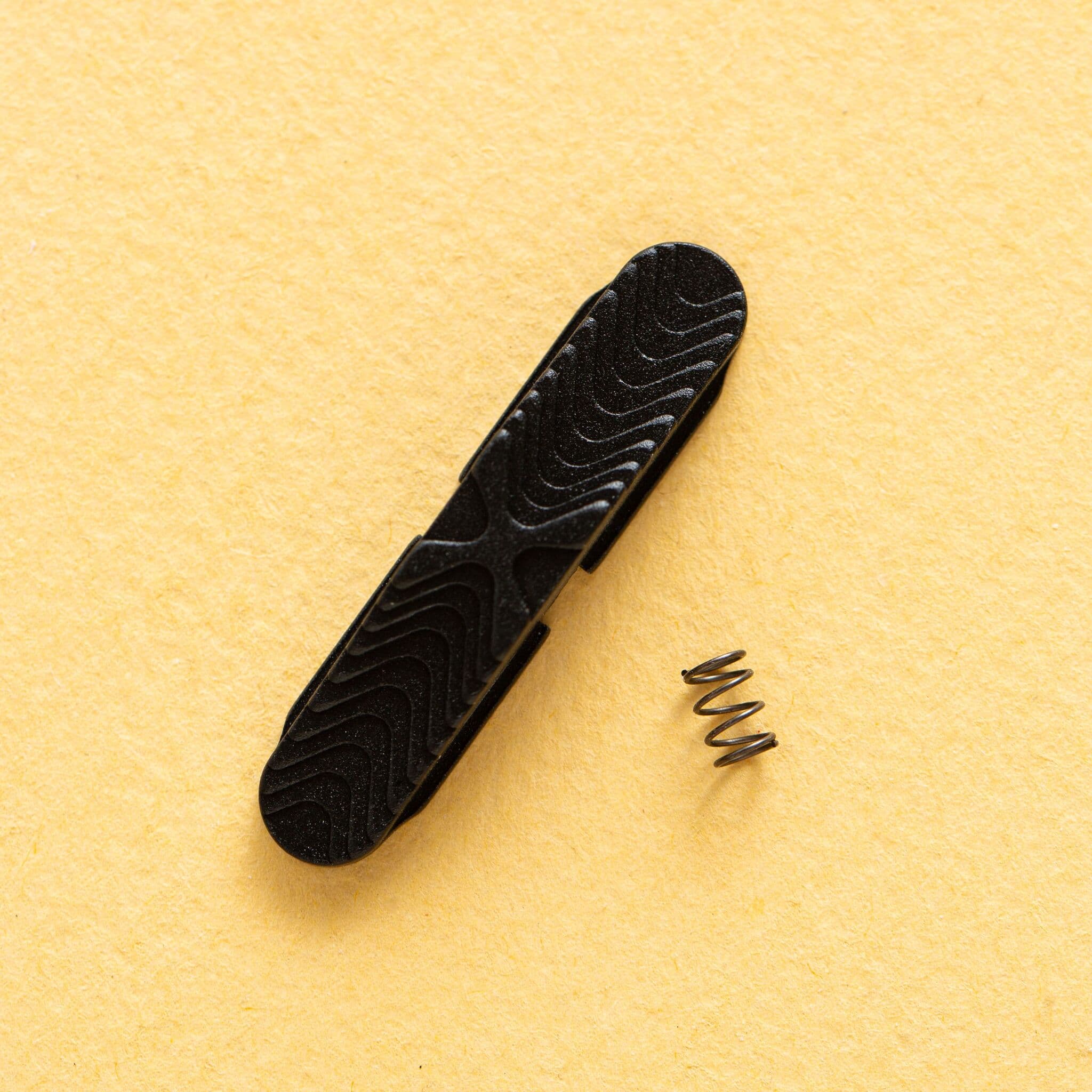 Кнопка X-икс алюминиевая для ножей Microtech AB01BK (черная)