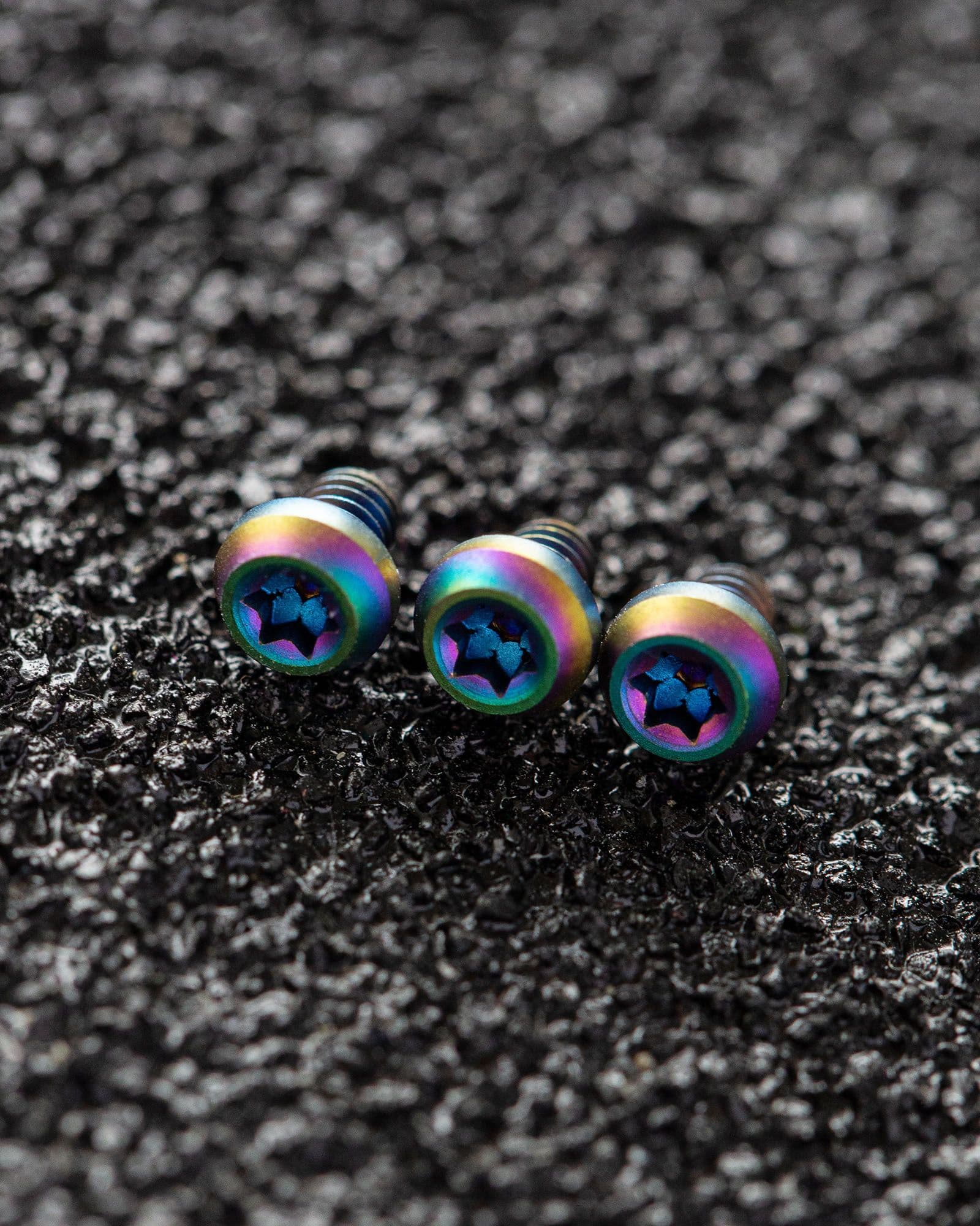 Комплект винтов (3шт) для ножей Microtech Titanium T8 MB05RNB (синий-зеленый-желтый)